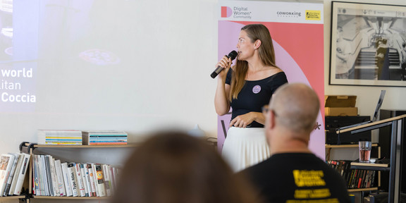 Natalia Ogorelysheva presenting at the Digital Women* Day in Nuremberg